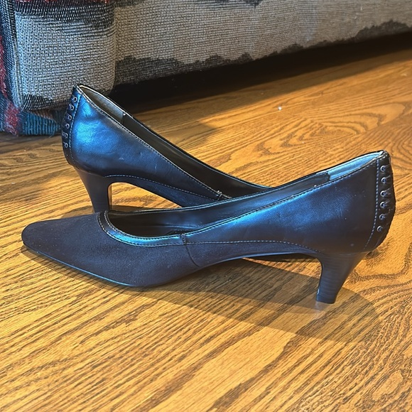 Vintage black suede kitten heel with ribbon corset design - Picture 3 of 5